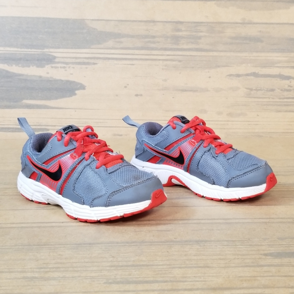 ***SOLD***Nike Dart 10 Kids Running Sneakers - Picture 2 of 8